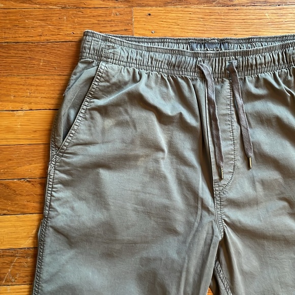 Gray Men's AE American Eagle Flex Trekker Woven Cotton Joggers In Size Small - Picture 5 of 14